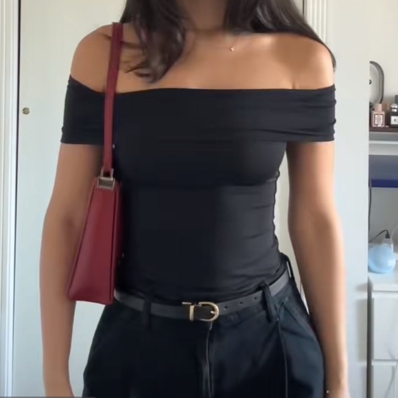 🖤Aritzia Contour Ravish Top🖤 - Picture 6 of 9